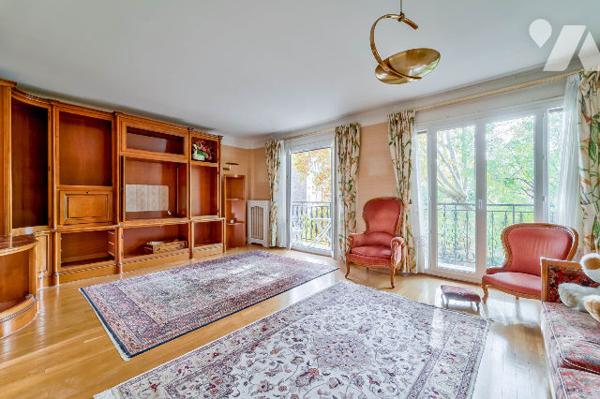 Charenton-le-Pont : 4 pièces avec balcons et parking