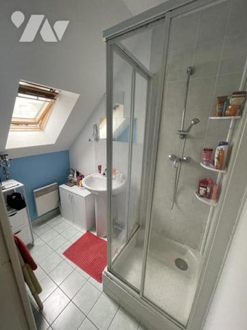 IMMEUBLE A USAGE DE COMMERCE ET D'HABITATION