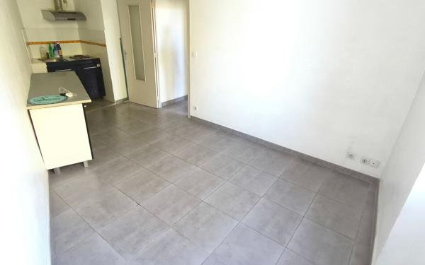 Appartement à vendre    2 pièces •  Nîmes