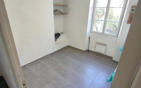Appartement à vendre    2 pièces •  Nîmes