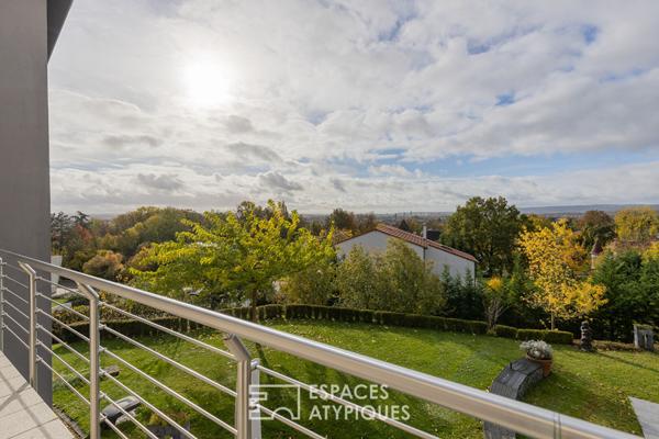 Propriété contemporaine aux lignes épurées et sa piscine