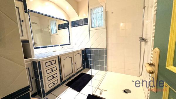 LORGUES. Villa 3 chambres,146m2 , Annexe et sous-sol