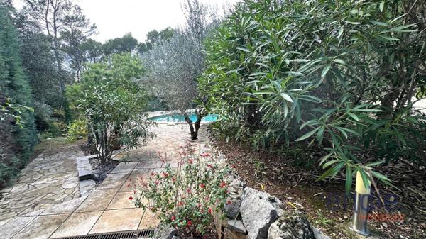 LORGUES. Villa 3 chambres,146m2 , Annexe et sous-sol