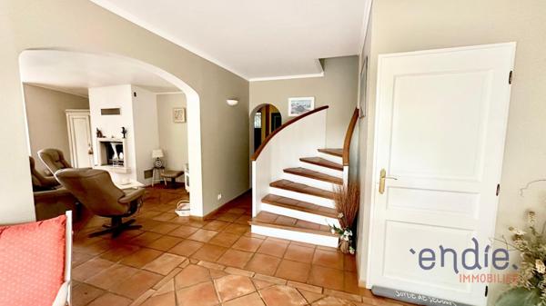 LORGUES. Villa 3 chambres,146m2 , Annexe et sous-sol
