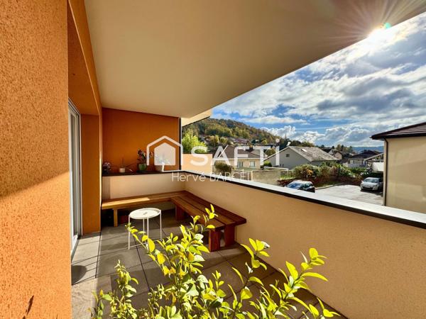 Appartement lumineux avec terrasse grand garage fermé