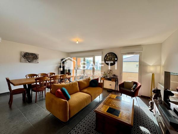 Appartement lumineux avec terrasse grand garage fermé