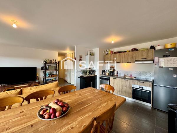 Appartement lumineux avec terrasse grand garage fermé