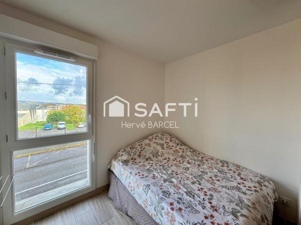 Appartement lumineux avec terrasse grand garage fermé