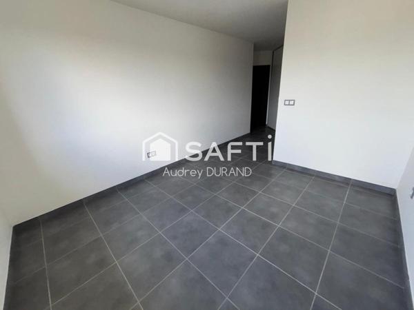 APPARTEMENT T3 AVEC GRANDE TERRASSE, GARAGE ET PARKING