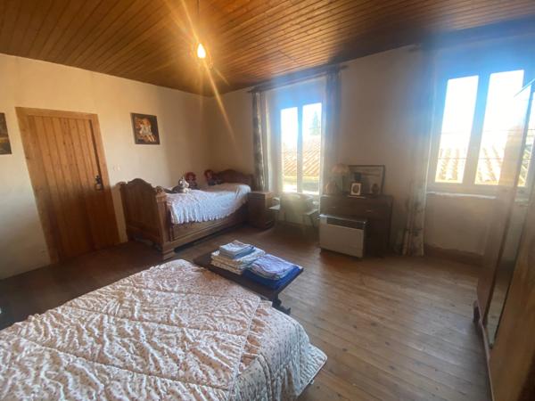 LA CLAYE 85320 15 MIN DES PLAGES ADORABLE MAISON EN PIERRES AVEC DEPENDANCES ET JARDIN CLOS A PRIX FOU