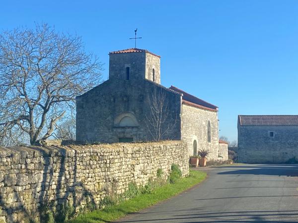 LA CLAYE 85320 15 MIN DES PLAGES ADORABLE MAISON EN PIERRES AVEC DEPENDANCES ET JARDIN CLOS A PRIX FOU