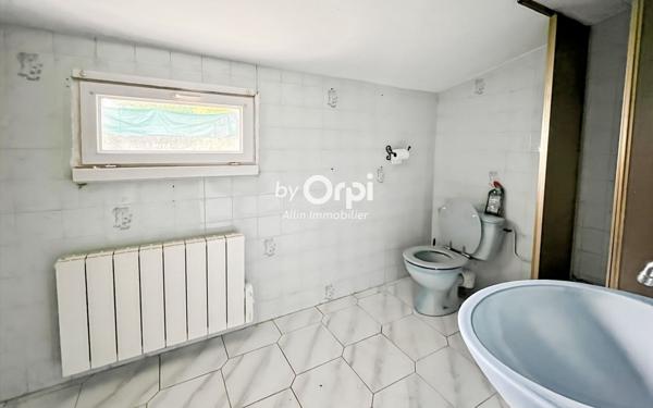 Maison à vendre    2 pièces •  Montmarault