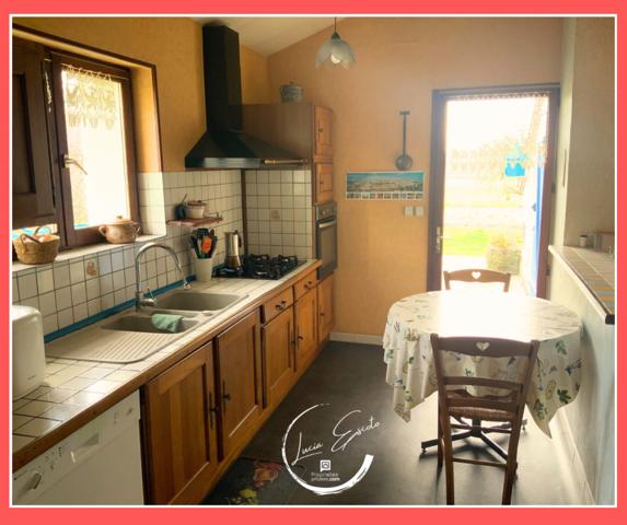 Grande maison de caractère avec 3 hectares environ de terrain et plusieurs dépendances