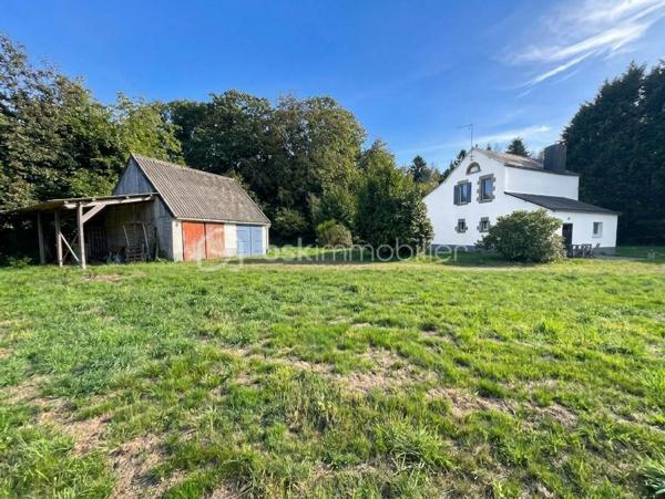 BSK IMMOBILIER – Aude Douillard vous propose cette charmante maison de caractère, 5 pièces, de 106 m² en surface habitable, nichée au cœur d’un environnement verdoyant et sans vis-à-vis.

Rénovée en grande partie, elle allie le cachet de l'ancien au confort moderne, tout en offrant de superbes perspectives d'évolution grâce à ses garages et sa dépendance en pierres.

COUP DE CŒUR Sur la commune de PLUVIGNER, édifiée sur un terrain arboré d’environ 3 000 m², cette propriété offre une vue totalement dégagée sur la campagne et la forêt environnante. 

La maison se compose au rez-de-chaussée d’un lumineux et chaleureux salon séjour, d’une cuisine aménagée et équipée neuve, d’une suite parentale complète (chambre, un espace dressing et une salle d’eau privative), un wc séparé et un cellier.

A l’étage, un bel escalier en bois amène à un palier qui dessert 2 chambres, un bureau et une salle de bains.

Les Plus qui font la différence :
•	Rénovations majeures déjà réalisées : Électricité remise aux normes, menuiseries en double vitrage, cuisine neuve, vmc hygro B neuve, ballon d’eau chaude neuf…. 
•	Potentiel brut : Une dépendance idéale pour créer un atelier, un gîte ou un espace indépendant, ainsi que des garages offrant un grand volume de stockage.
•	Personnalisation : Quelques travaux restent à prévoir pour mettre cette maison de caractère entièrement à votre goût.

Vous recherchez une maison de caractère, à finir de rénover pour la mettre à votre goût, avec des garages pour vous permettre de bénéficier d’espace de stockage et une dépendance pour bénéficier d’espace complémentaire. Cette propriété est faite pour vous, vous serez donc conquis.

Une opportunité rare sur le marché !

A VISITER SANS TARDER !

Pour visiter et vous accompagner dans votre projet contactez Aude Douillard !

Je réalise pour vous, gratuitement et sous 48h votre avis de valeur dans le cadre d’une succession ou de votre projet de vente ! Au plaisir de vous aider et vous accompagner personnellement dans votre projet immobilier !