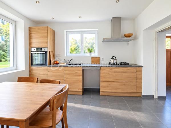 BSK IMMOBILIER – Aude Douillard vous propose cette charmante maison de caractère, 5 pièces, de 106 m² en surface habitable, nichée au cœur d’un environnement verdoyant et sans vis-à-vis.

Rénovée en grande partie, elle allie le cachet de l'ancien au confort moderne, tout en offrant de superbes perspectives d'évolution grâce à ses garages et sa dépendance en pierres.

COUP DE CŒUR Sur la commune de PLUVIGNER, édifiée sur un terrain arboré d’environ 3 000 m², cette propriété offre une vue totalement dégagée sur la campagne et la forêt environnante. 

La maison se compose au rez-de-chaussée d’un lumineux et chaleureux salon séjour, d’une cuisine aménagée et équipée neuve, d’une suite parentale complète (chambre, un espace dressing et une salle d’eau privative), un wc séparé et un cellier.

A l’étage, un bel escalier en bois amène à un palier qui dessert 2 chambres, un bureau et une salle de bains.

Les Plus qui font la différence :
•	Rénovations majeures déjà réalisées : Électricité remise aux normes, menuiseries en double vitrage, cuisine neuve, vmc hygro B neuve, ballon d’eau chaude neuf…. 
•	Potentiel brut : Une dépendance idéale pour créer un atelier, un gîte ou un espace indépendant, ainsi que des garages offrant un grand volume de stockage.
•	Personnalisation : Quelques travaux restent à prévoir pour mettre cette maison de caractère entièrement à votre goût.

Vous recherchez une maison de caractère, à finir de rénover pour la mettre à votre goût, avec des garages pour vous permettre de bénéficier d’espace de stockage et une dépendance pour bénéficier d’espace complémentaire. Cette propriété est faite pour vous, vous serez donc conquis.

Une opportunité rare sur le marché !

A VISITER SANS TARDER !

Pour visiter et vous accompagner dans votre projet contactez Aude Douillard !

Je réalise pour vous, gratuitement et sous 48h votre avis de valeur dans le cadre d’une succession ou de votre projet de vente ! Au plaisir de vous aider et vous accompagner personnellement dans votre projet immobilier !