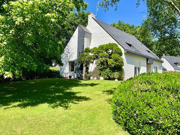 Sautron : En vente ! Maison de 168m², 5 chambres, vie de plain pied, belle parcelle au calme d'une impasse.