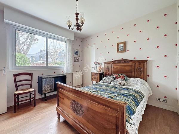 Sautron : En vente ! Maison de 168m², 5 chambres, vie de plain pied, belle parcelle au calme d'une impasse.