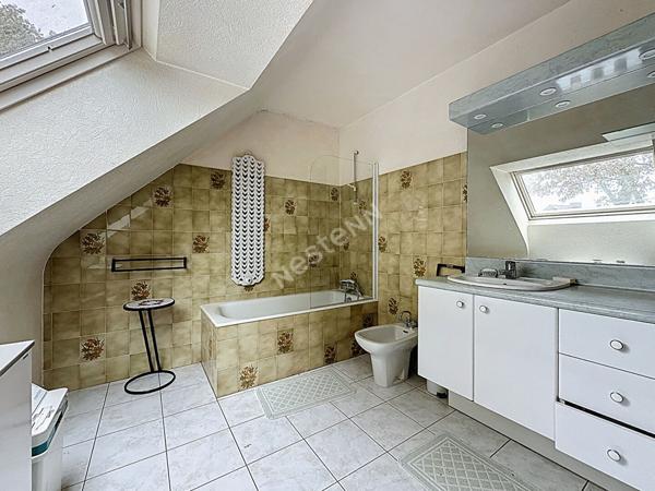 Sautron : En vente ! Maison de 168m², 5 chambres, vie de plain pied, belle parcelle au calme d'une impasse.