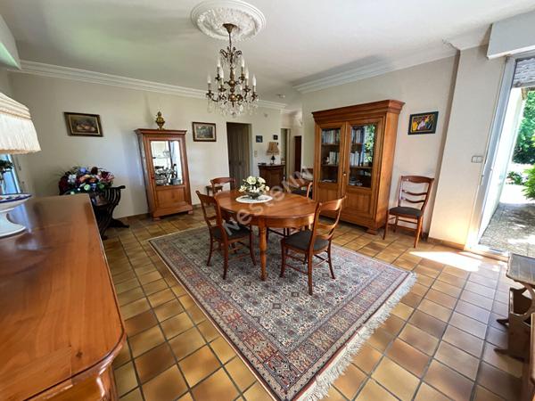 Sautron : En vente ! Maison de 168m², 5 chambres, vie de plain pied, belle parcelle au calme d'une impasse.