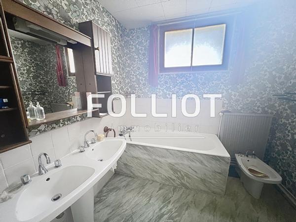 A VENDRE 10 MN SAINT LO Maison dans bourg tous commerces 50680