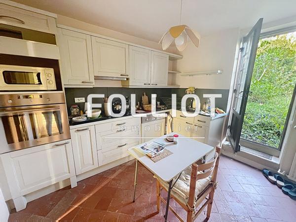 A VENDRE 10 MN SAINT LO Maison dans bourg tous commerces 50680