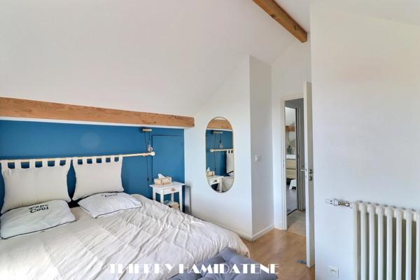 AU COEUR DE LA COLONIE !! TRES BELLE MAISON 1930 ENTIEREMENT RENOVEE DE 99M2 5 PIECES 3 CHAMBRES AVEC 2 TERRASSES S/SOL TOTAL A PROXIMITE DE L ECOLE ST GENEVIEVE ET DE LA GARE DU CENTRE VILLE