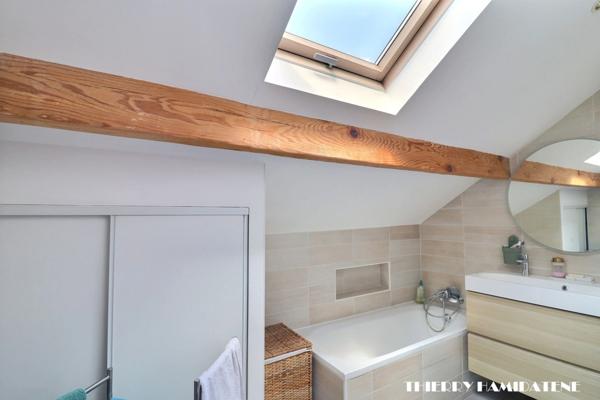 AU COEUR DE LA COLONIE !! TRES BELLE MAISON 1930 ENTIEREMENT RENOVEE DE 99M2 5 PIECES 3 CHAMBRES AVEC 2 TERRASSES S/SOL TOTAL A PROXIMITE DE L ECOLE ST GENEVIEVE ET DE LA GARE DU CENTRE VILLE