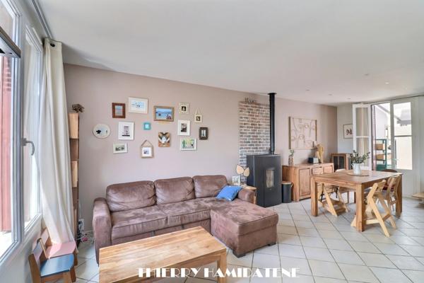 AU COEUR DE LA COLONIE !! TRES BELLE MAISON 1930 ENTIEREMENT RENOVEE DE 99M2 5 PIECES 3 CHAMBRES AVEC 2 TERRASSES S/SOL TOTAL A PROXIMITE DE L ECOLE ST GENEVIEVE ET DE LA GARE DU CENTRE VILLE