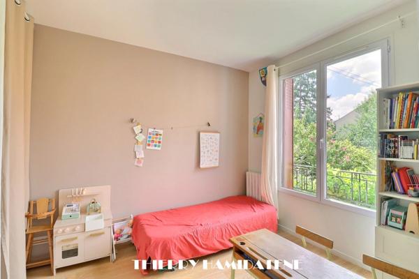 AU COEUR DE LA COLONIE !! TRES BELLE MAISON 1930 ENTIEREMENT RENOVEE DE 99M2 5 PIECES 3 CHAMBRES AVEC 2 TERRASSES S/SOL TOTAL A PROXIMITE DE L ECOLE ST GENEVIEVE ET DE LA GARE DU CENTRE VILLE