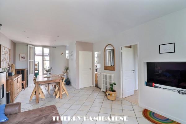 AU COEUR DE LA COLONIE !! TRES BELLE MAISON 1930 ENTIEREMENT RENOVEE DE 99M2 5 PIECES 3 CHAMBRES AVEC 2 TERRASSES S/SOL TOTAL A PROXIMITE DE L ECOLE ST GENEVIEVE ET DE LA GARE DU CENTRE VILLE