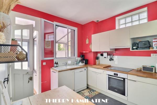 AU COEUR DE LA COLONIE !! TRES BELLE MAISON 1930 ENTIEREMENT RENOVEE DE 99M2 5 PIECES 3 CHAMBRES AVEC 2 TERRASSES S/SOL TOTAL A PROXIMITE DE L ECOLE ST GENEVIEVE ET DE LA GARE DU CENTRE VILLE