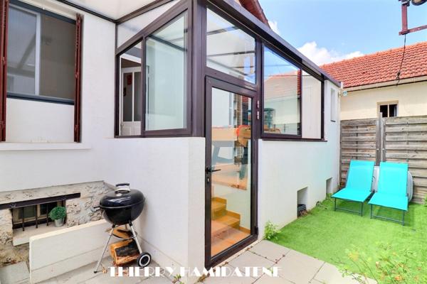 AU COEUR DE LA COLONIE !! TRES BELLE MAISON 1930 ENTIEREMENT RENOVEE DE 99M2 5 PIECES 3 CHAMBRES AVEC 2 TERRASSES S/SOL TOTAL A PROXIMITE DE L ECOLE ST GENEVIEVE ET DE LA GARE DU CENTRE VILLE