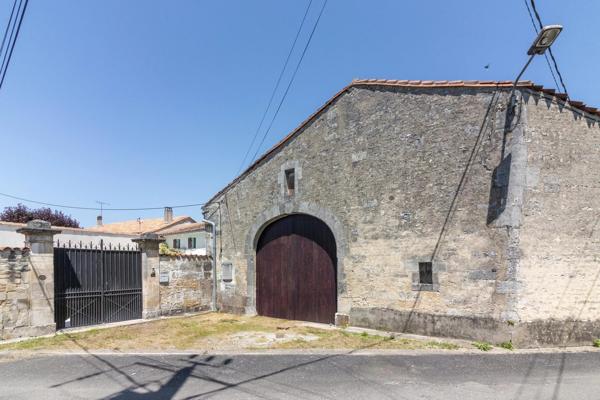 Charmante maison de village de 3 chambres avec piscine près de Jarnac