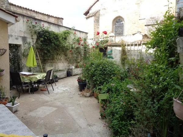 Impressionnant maison de ville de 4 chambres avec cour privée au cœur de Villefagnan
