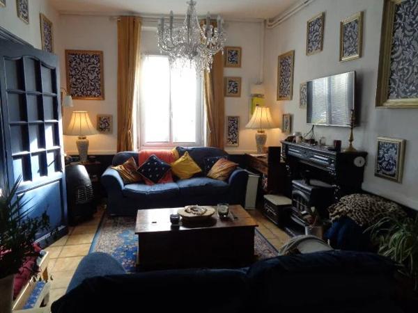 Impressionnant maison de ville de 4 chambres avec cour privée au cœur de Villefagnan