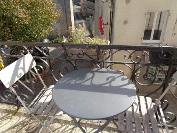 Impressionnant maison de ville de 4 chambres avec cour privée au cœur de Villefagnan