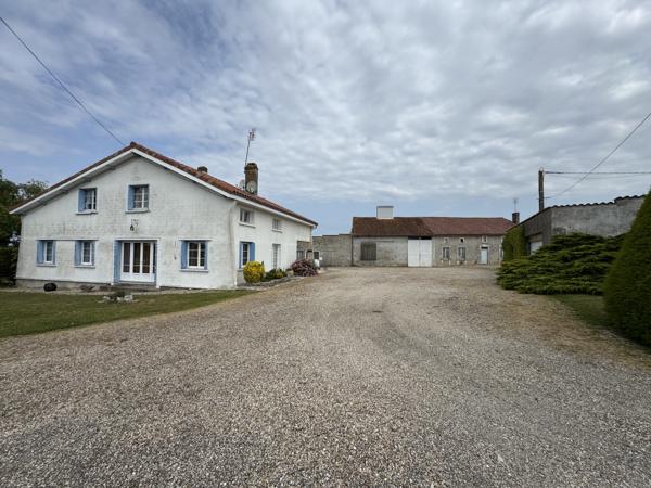 Maison 9 pièces à vendre à Berneuil