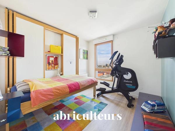 Appartement exceptionnel de 119.0 m² Avec extérieurs Immeuble de 2019 prestigieux Au pied du Métro