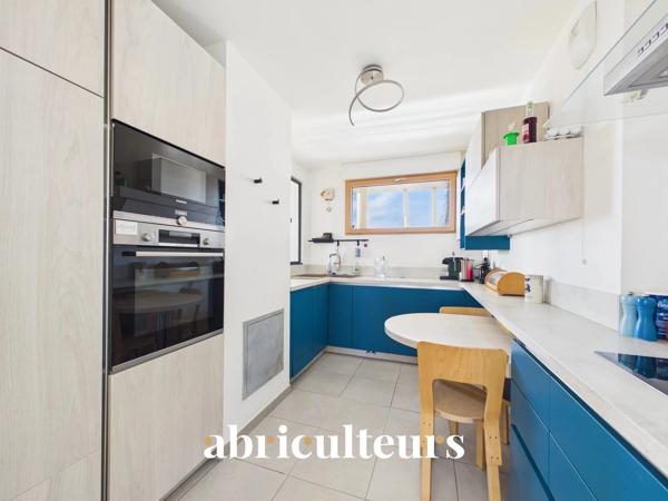 Appartement exceptionnel de 119.0 m² Avec extérieurs Immeuble de 2019 prestigieux Au pied du Métro