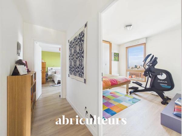 Appartement exceptionnel de 119.0 m² Avec extérieurs Immeuble de 2019 prestigieux Au pied du Métro
