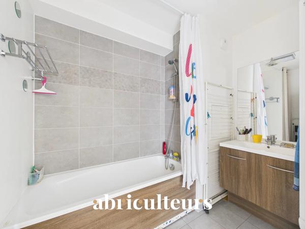 Appartement exceptionnel de 119.0 m² Avec extérieurs Immeuble de 2019 prestigieux Au pied du Métro