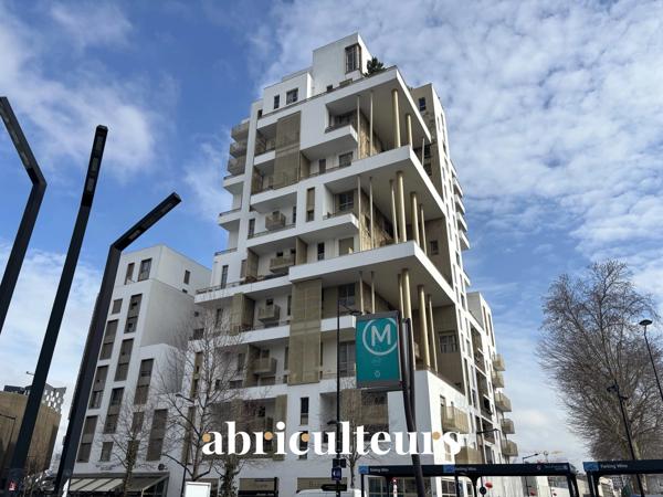 Appartement exceptionnel de 119.0 m² Avec extérieurs Immeuble de 2019 prestigieux Au pied du Métro