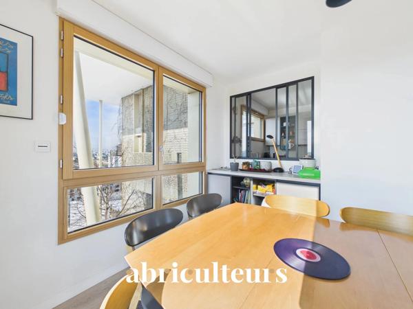 Appartement exceptionnel de 119.0 m² Avec extérieurs Immeuble de 2019 prestigieux Au pied du Métro
