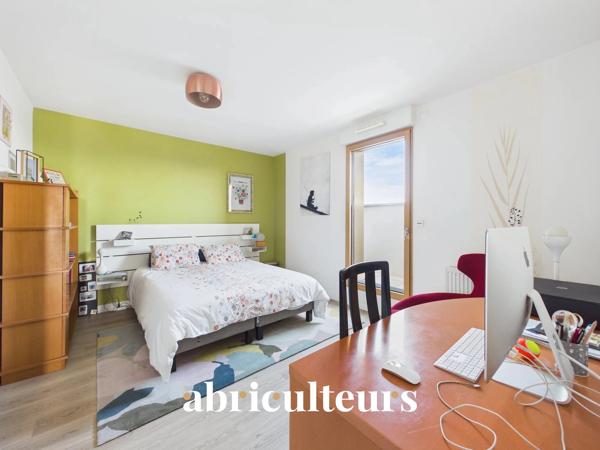 Appartement exceptionnel de 119.0 m² Avec extérieurs Immeuble de 2019 prestigieux Au pied du Métro