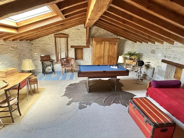 Superbe maison rénovée avec piscine, à proximité de Mansle