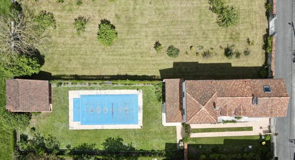 Superbe maison rénovée avec piscine, à proximité de Mansle