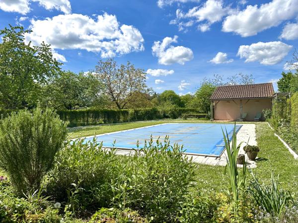 Superbe maison rénovée avec piscine, à proximité de Mansle