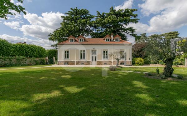 Maison à vendre    9 pièces •  Sucy-en-Brie