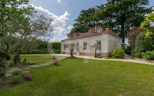 Maison à vendre    9 pièces •  Sucy-en-Brie
