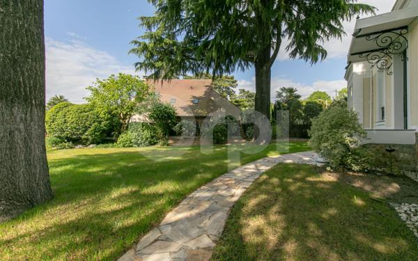 Maison à vendre    9 pièces •  Sucy-en-Brie